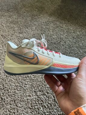 Womens nike Sabrina 1 (FQ3381 002) no box size 5